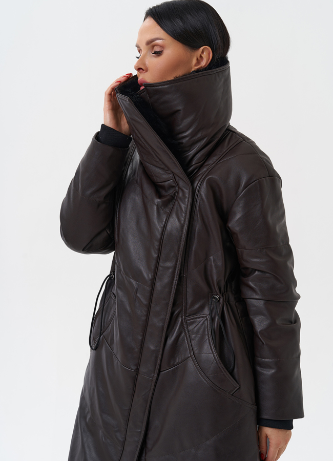 Женский кожаный пуховик с отделкой из натурального меха модель № 28918 в рассрочку