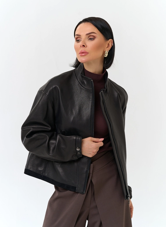 Женская короткая куртка из натуральной кожи