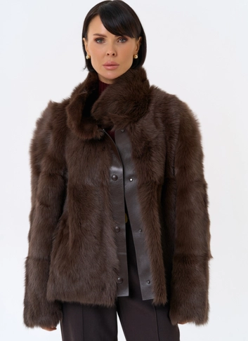 Женская короткая дубленка с воротником стойкой фото