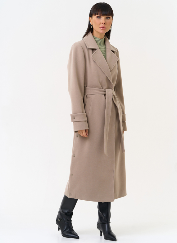 Женское пальто бежевого цвета с поясом