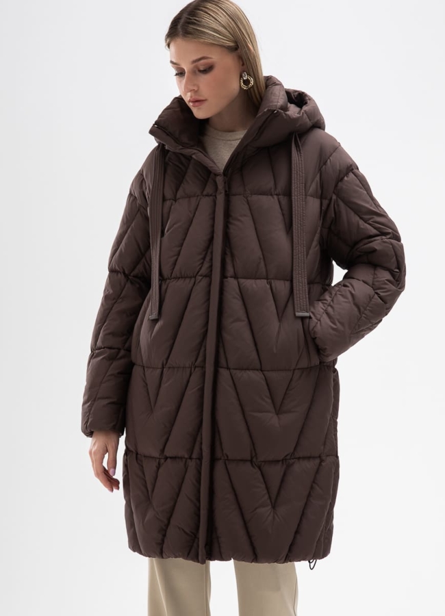 Женский пуховик коричневого цвета с капюшоном модель № 31134 меха малина