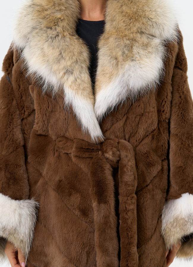 Шуба из кролика с отделкой из меха койота модель № 31680 универмаг малина