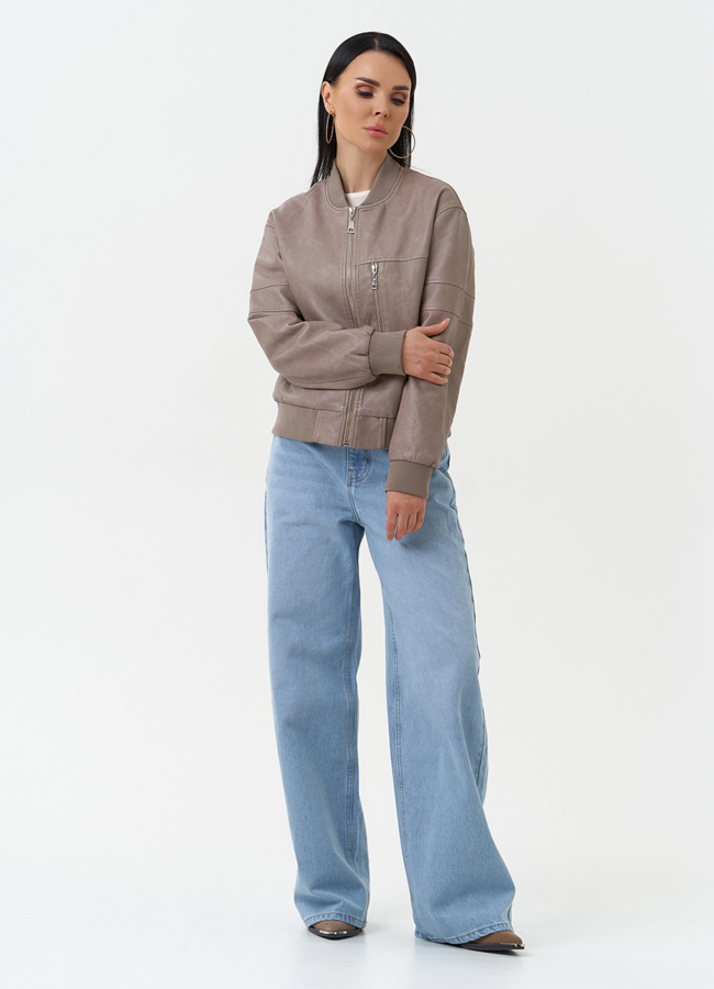 Куртка бомбер из эко кожи бежевого цвета модель № 30300 в рассрочку