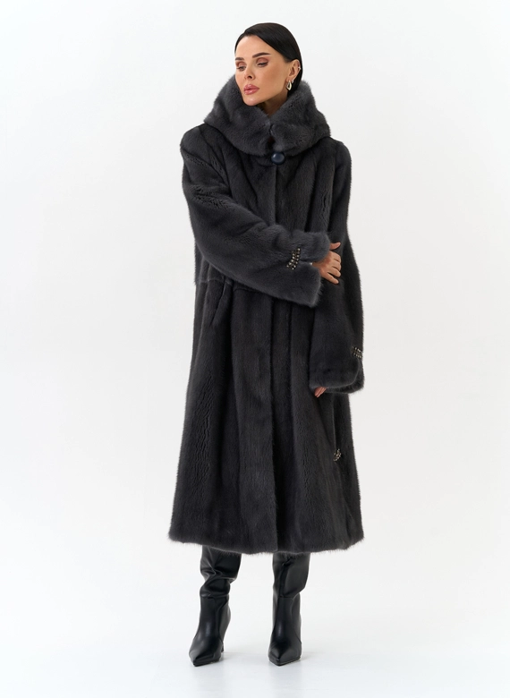 Женская шуба из меха норки с капюшоном