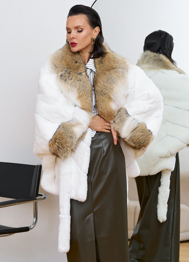 фото Шуба из кролика с отделкой из меха койота модель № 31324