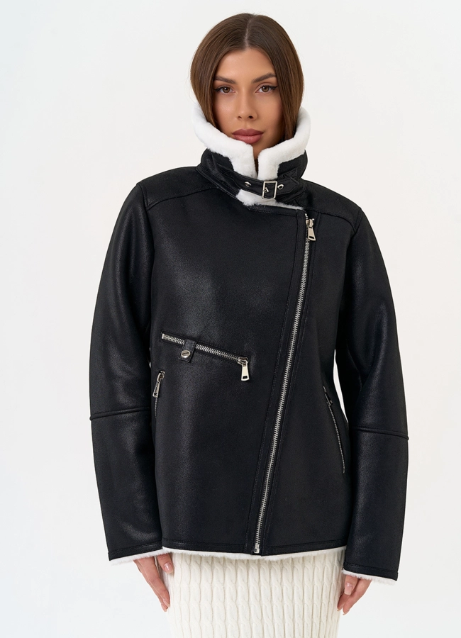 Женская дубленка из эко замши черного цвета модель № 31514 меха малина