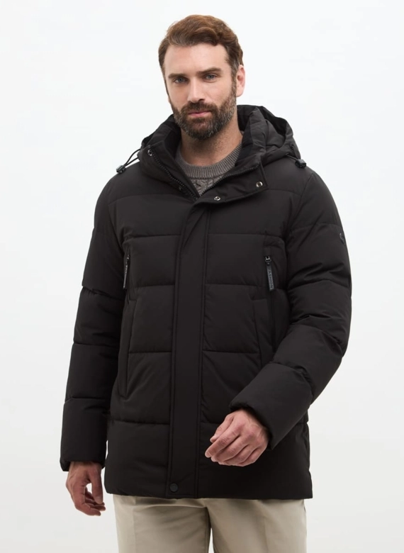 Мужской пуховик черного цвета