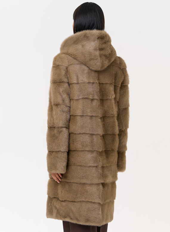Шуба из норки бежевого цвета
