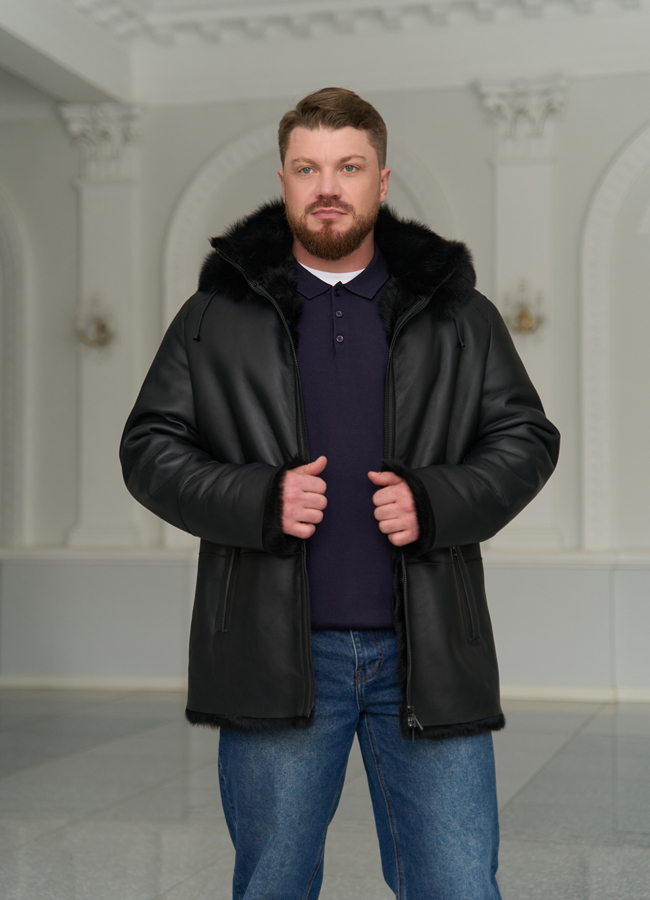 фото Мужская дубленка черного цвета с капюшоном модель № 31792